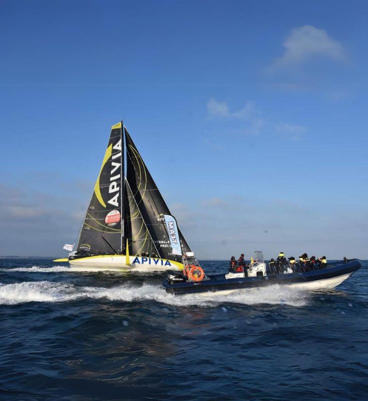 bateau rapide pour départ de course avec archipel Pro en semi rigide de 10 m en Bretagne.